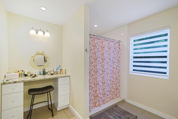 Bathroom, Interior, Recessed Lighting