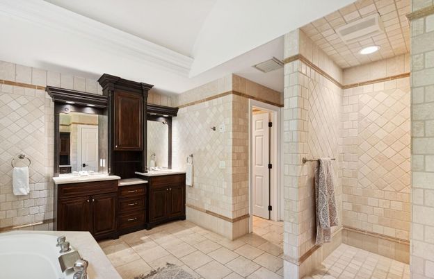 Bathroom, Dual Sink Vanities, Interior, Recessed Lighting