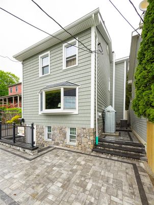 Exterior, Facade, Rowhouse
