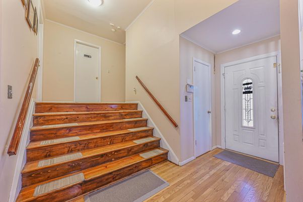 Interior, Recessed Lighting, Wood Texture Flooring