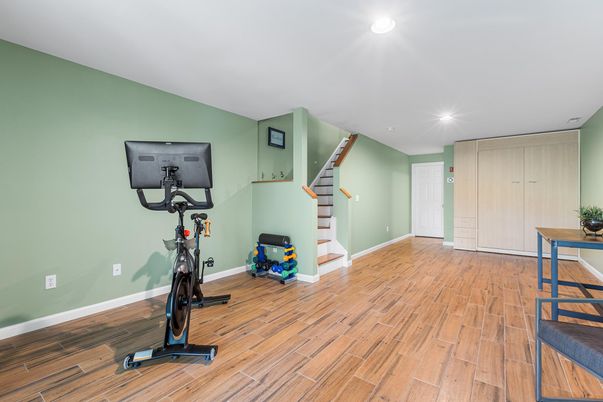 Fitness Equipment, Interior, Recessed Lighting, Wood Texture Flooring