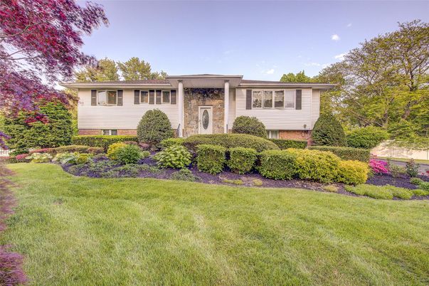 Backyard, Exterior, Facade, Raised Ranch