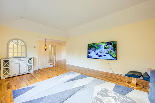 Interior, Pendant Lights, Wood Texture Flooring
