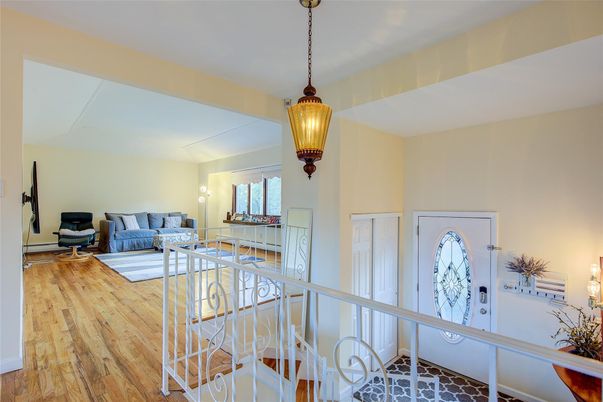 Interior, Pendant Lights, Wood Texture Flooring