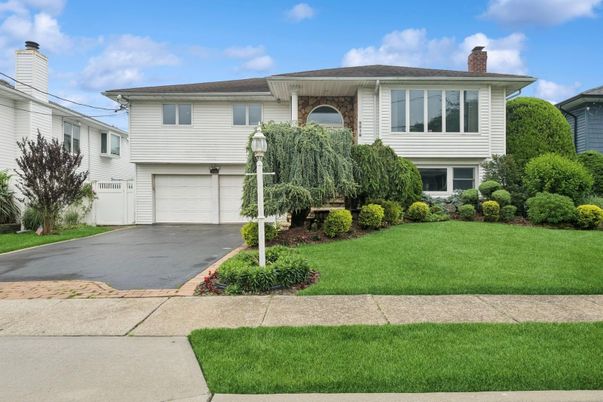 Attached, Exterior, Facade, Raised Ranch