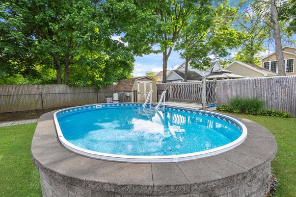 Exterior, Pool