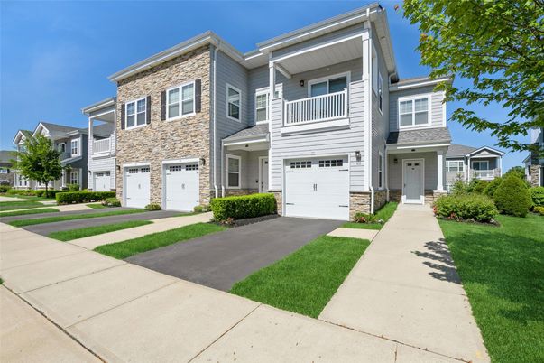 Attached, Exterior, Facade, Rowhouse