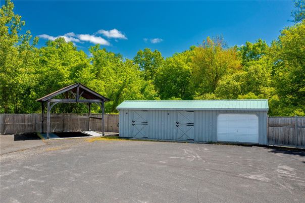 Detached Garage, Exterior