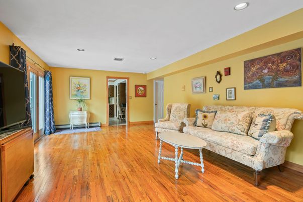 Interior, Living room, Recessed Lighting, Wood Texture Flooring