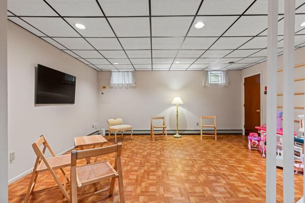 Interior, Recessed Lighting, Wood Texture Flooring
