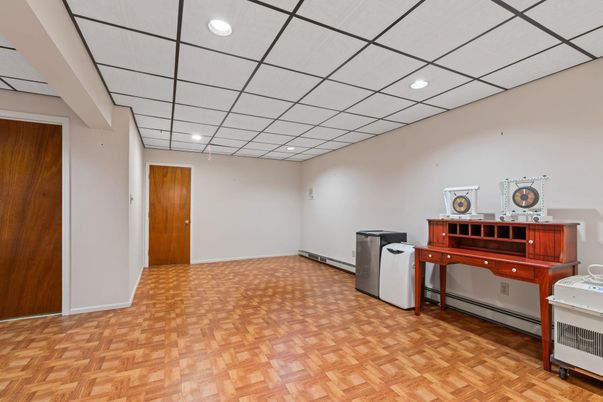 Interior, Recessed Lighting, Wood Texture Flooring