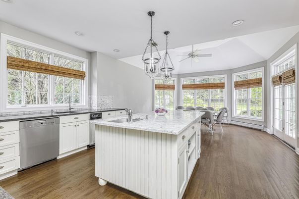 Chandelier, Dining room, Interior, Kitchen, Pendant Lights, Recessed Lighting, Wood Texture Flooring