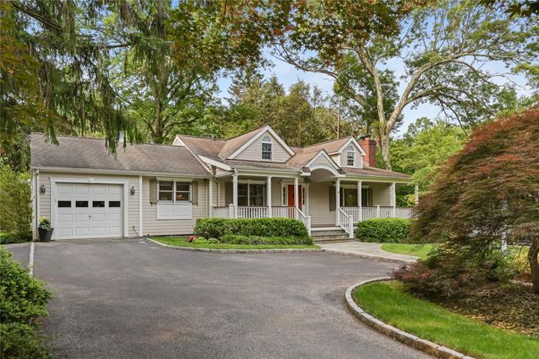 Attached, Exterior, Facade, Cape Cod