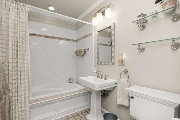 Bathroom, Interior, Recessed Lighting