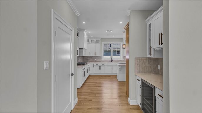 Interior, Kitchen, Recessed Lighting, Water, Wood Texture Flooring