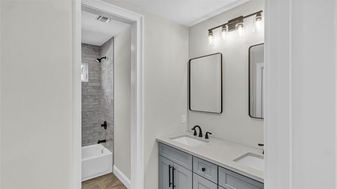 Bathroom, Dual Sink Vanities, Interior