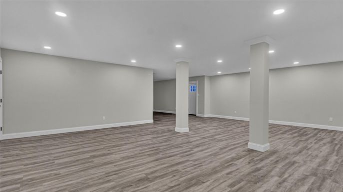 Empty room, Interior, Recessed Lighting, Wood Texture Flooring