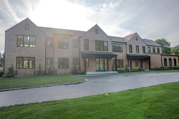 Exterior, Facade, Brick Facade, Rowhouse
