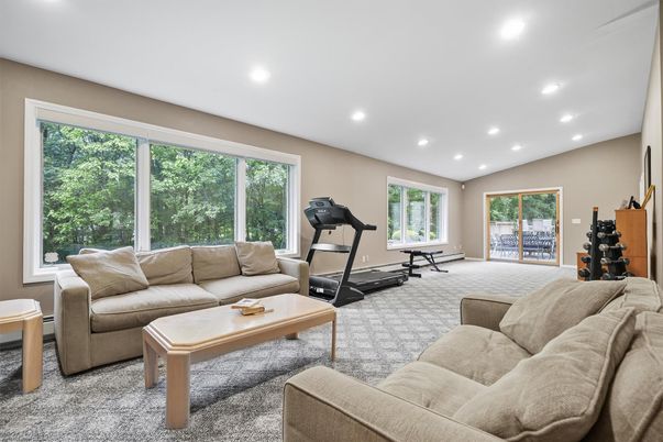 Fitness Equipment, Interior, Living room, Recessed Lighting