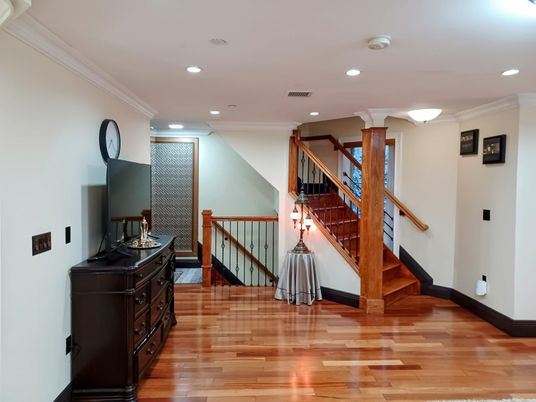 Interior, Recessed Lighting, Wood Texture Flooring
