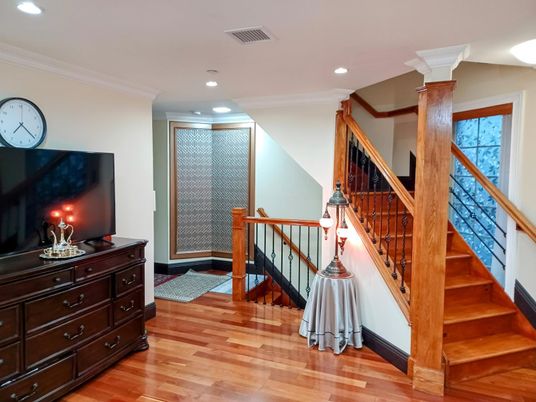 Interior, Recessed Lighting, Wood Texture Flooring
