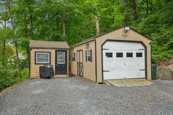 Detached Garage, Exterior