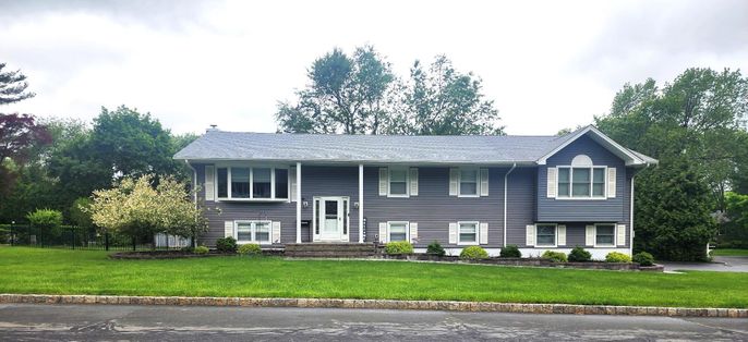 Exterior, Facade, Raised Ranch