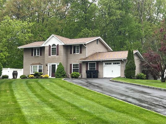 Attached, Exterior, Facade, Farmhouse