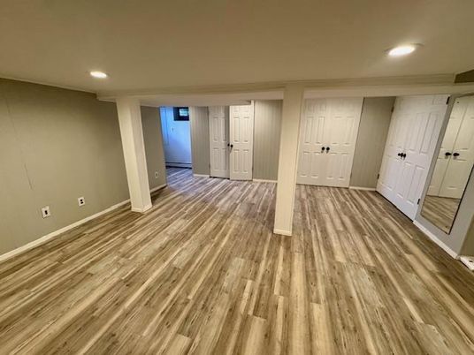 Empty room, Interior, Recessed Lighting, Wood Texture Flooring