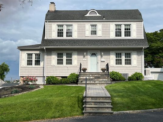 Exterior, Facade, Cape Cod