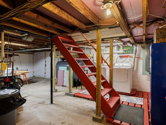 Interior, Washer, Wooden Beams