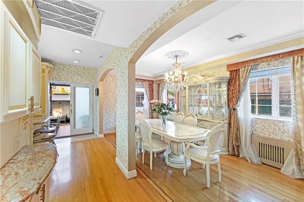 Chandelier, Dining room, Interior, Recessed Lighting, Wood Texture Flooring