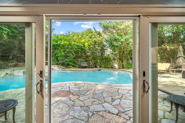 Interior, Pool, Sun Room