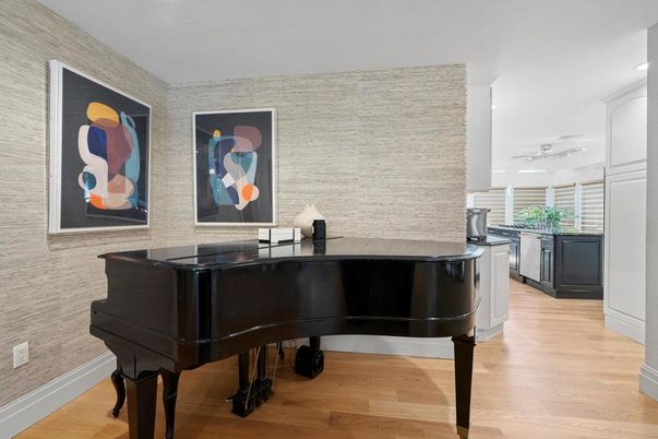 Interior, Piano, Recessed Lighting, Wood Texture Flooring