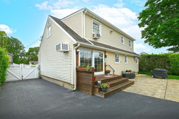 Exterior, Hot Tub