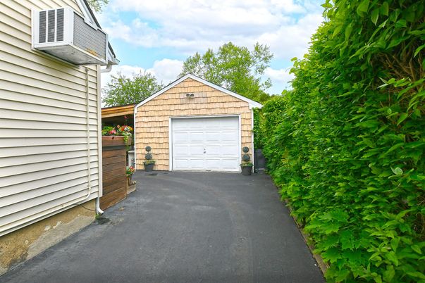 Detached Garage, Exterior