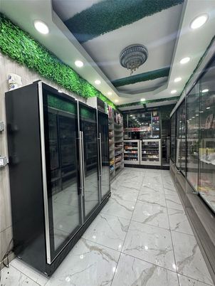 Interior, Marble, Recessed Lighting, Walk-in Closets