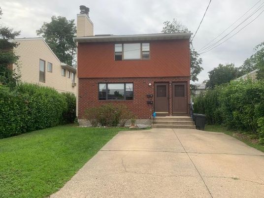 Exterior, Facade, Brick Facade, American Foursquare