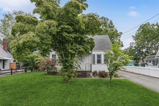 Backyard, Exterior, Facade, Cape Cod
