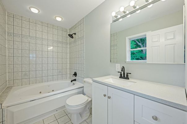 Bathroom, Interior, Recessed Lighting
