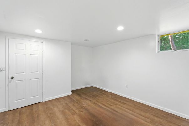 Empty room, Interior, Recessed Lighting, Wood Texture Flooring