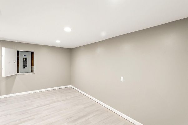 Empty room, Interior, Recessed Lighting, Wood Texture Flooring