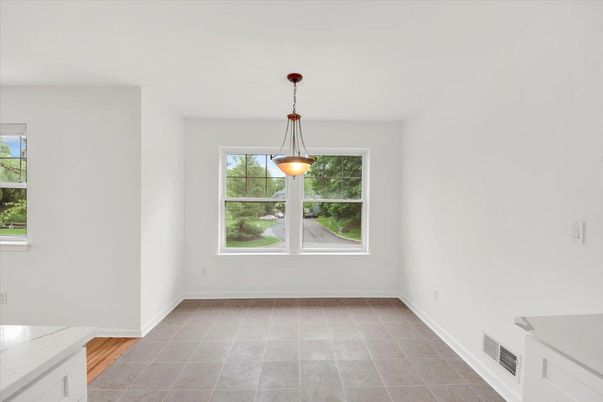 Empty room, Interior, Pendant Lights