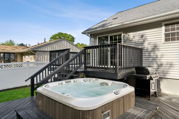 Exterior, Hot Tub