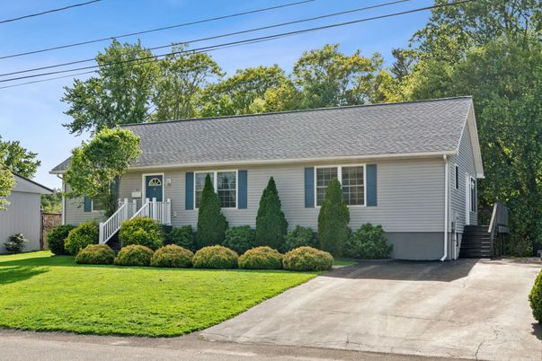 Exterior, Facade, Cape Cod
