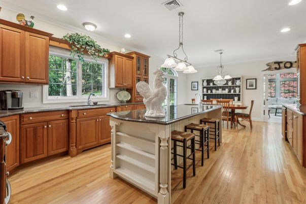 Dining room, Interior, Kitchen, Pendant Lights, Recessed Lighting, Wood Texture Flooring