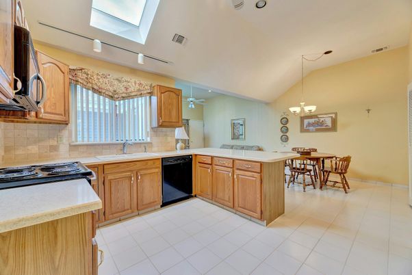 Chandelier, Dining room, Interior, Kitchen, Recessed Lighting