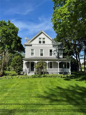 Backyard, Exterior, Facade, Queen Anne Victorian