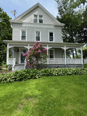 Exterior, Facade, Queen Anne Victorian