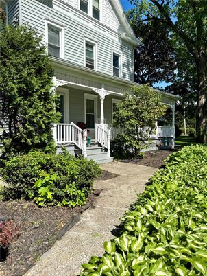 Exterior, Facade, Queen Anne Victorian